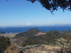館山某所から見える海越しの富士山。